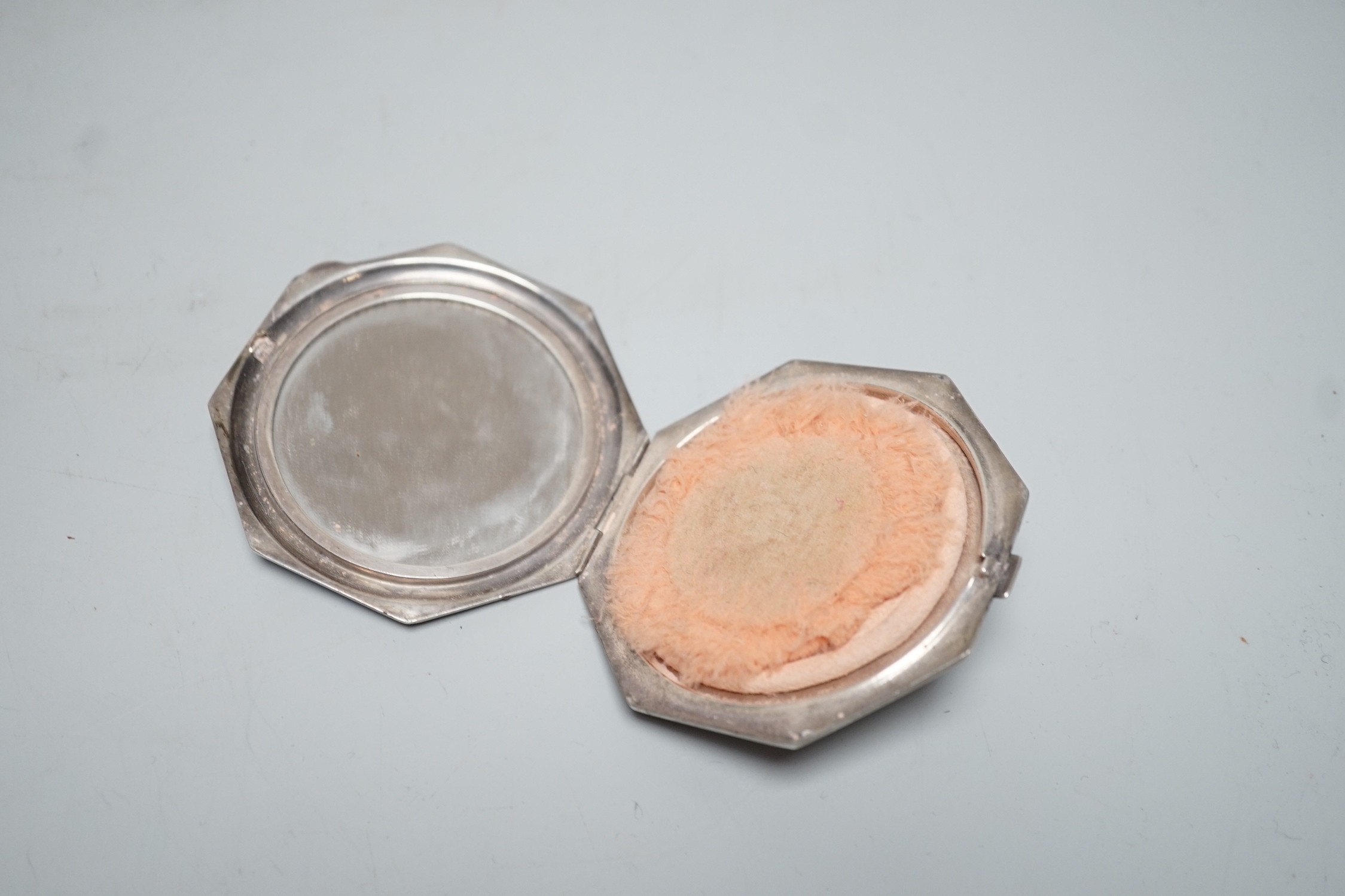 A George V silver and enamelled octagonal compact by Deakin & Francis, 72mm, enamel a.f.